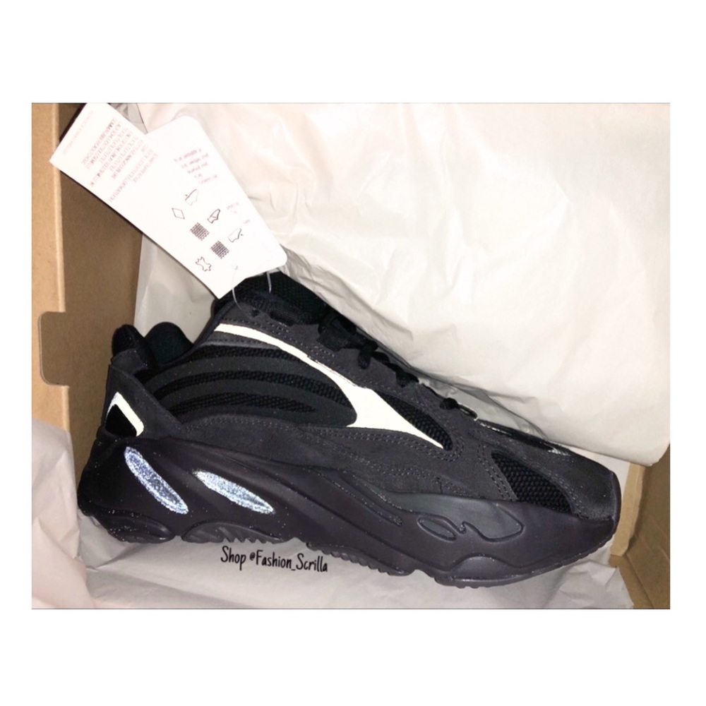 Adidas Yeezy Boost 700 V2 Vanta - Picture 9 of 15